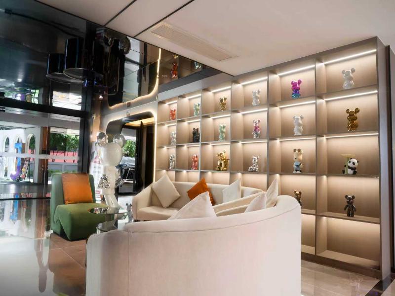 L-Seven Hotel image