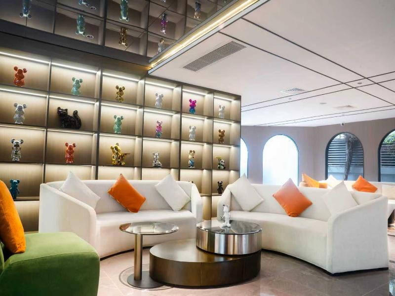 L-Seven Hotel image