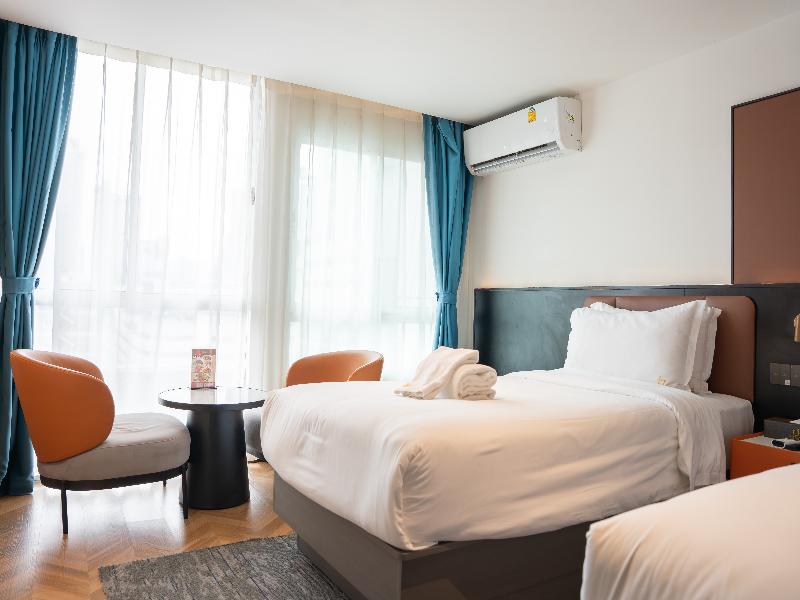 L-Seven Hotel image