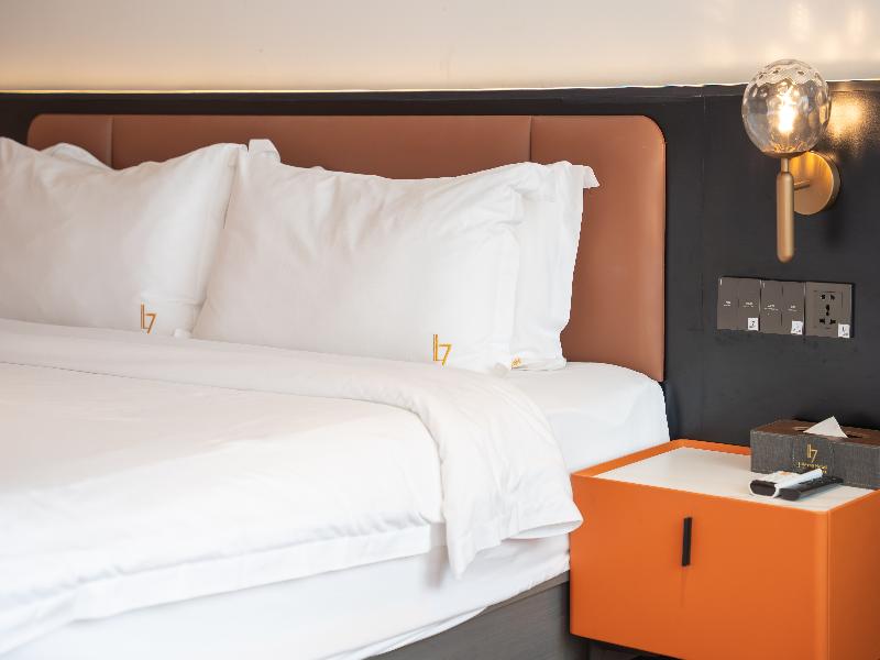 L-Seven Hotel image