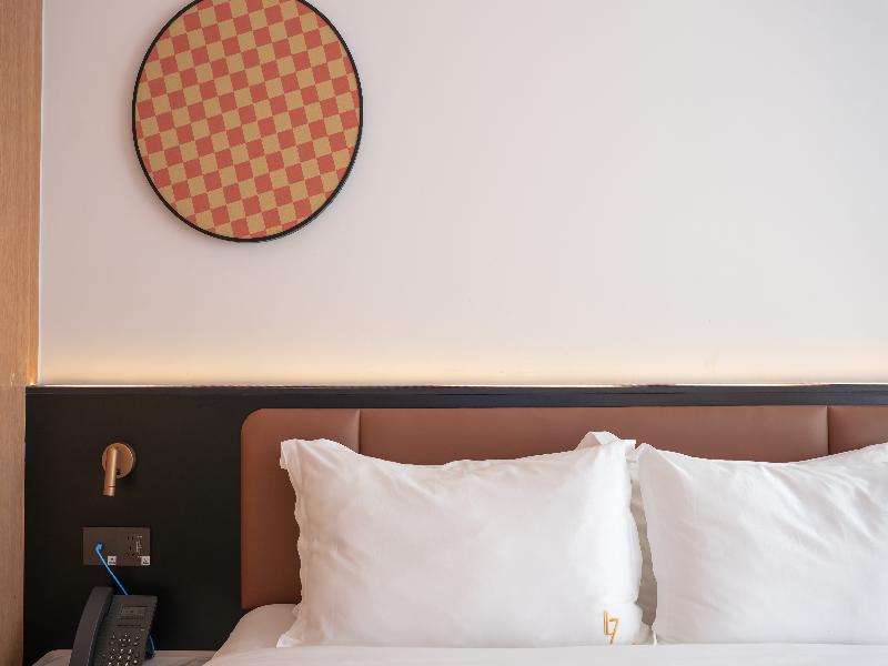 L-Seven Hotel image