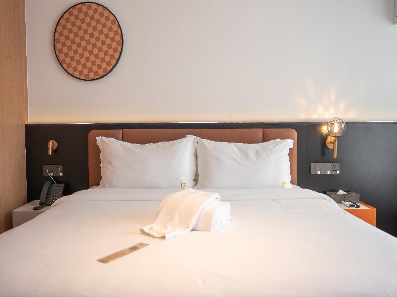 L-Seven Hotel image
