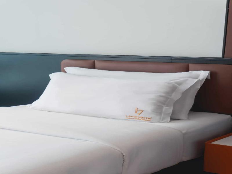 L-Seven Hotel image