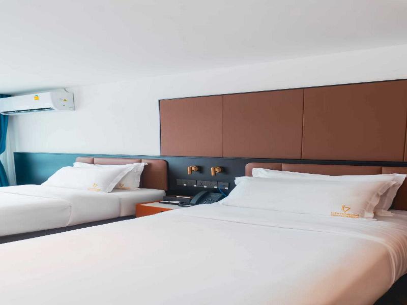 L-Seven Hotel image