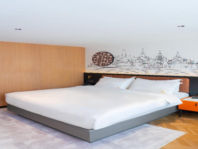 L-Seven Hotel image