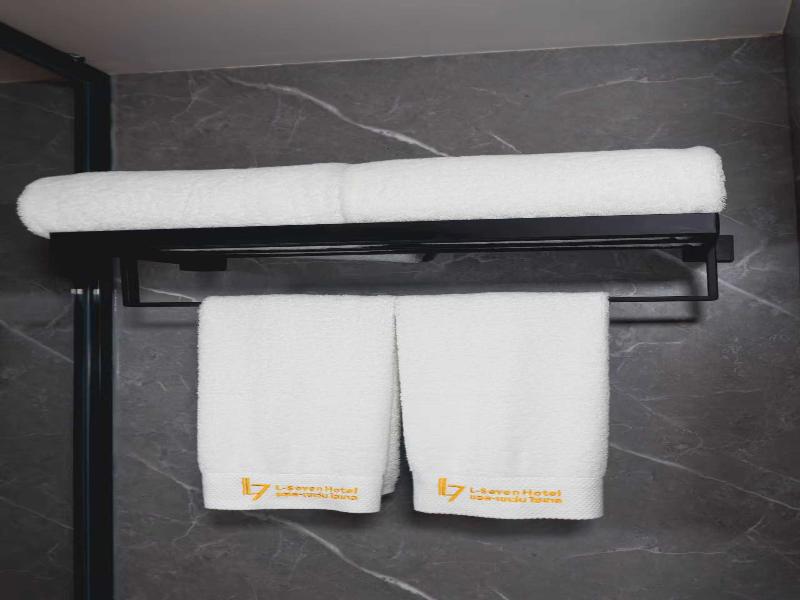 L-Seven Hotel image