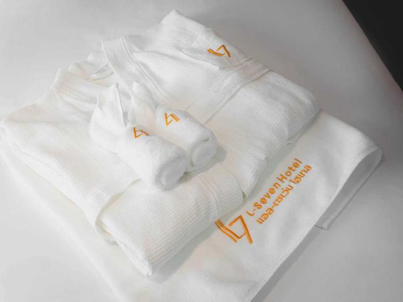 L-Seven Hotel image