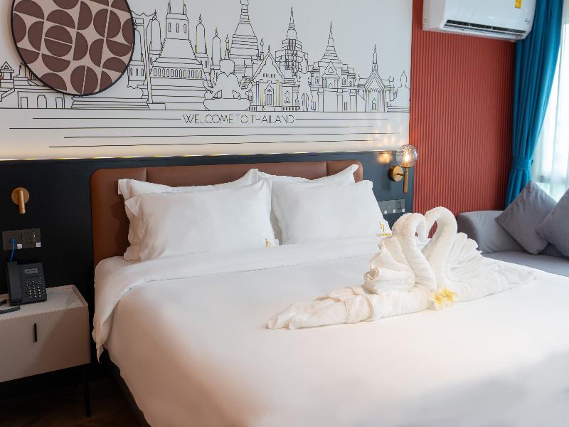L-Seven Hotel image