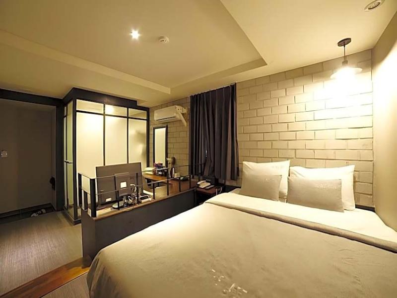 The Last Hotel image