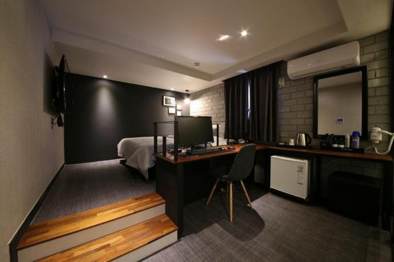 The Last Hotel image