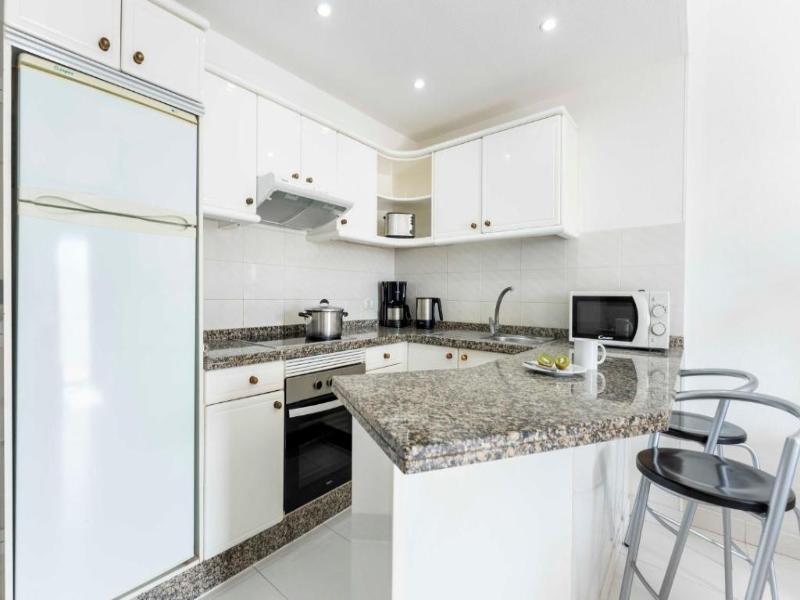 Ona Beverly Hills Heights image