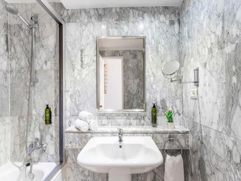 Ona Beverly Hills Heights image