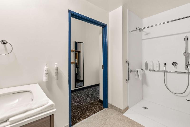 Spark By Hilton Commerce, Ga image