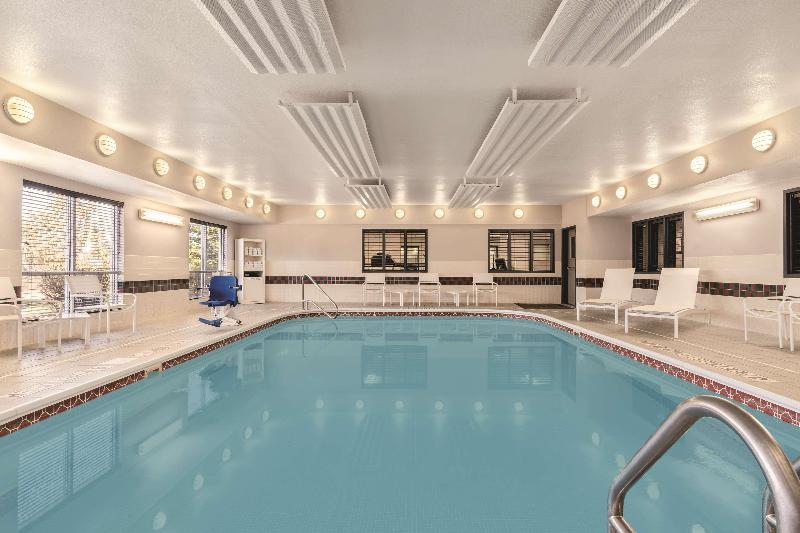 Country Inn Suites By Radisson Big Flats Elmira Ny image