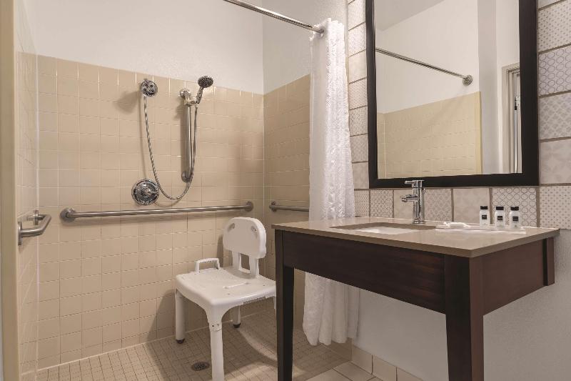 Country Inn Suites By Radisson Big Flats Elmira Ny image