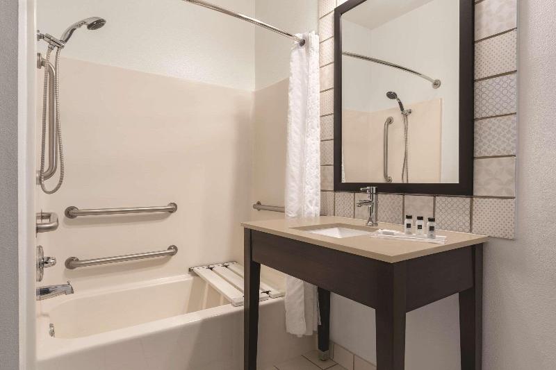 Country Inn Suites By Radisson Big Flats Elmira Ny image