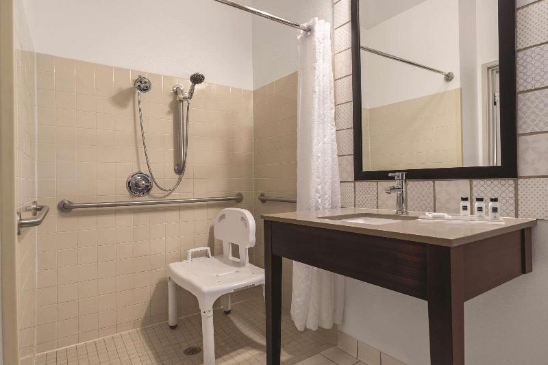 Country Inn Suites By Radisson Big Flats Elmira Ny image