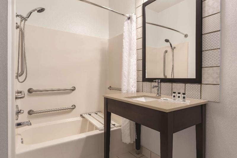 Country Inn Suites By Radisson Big Flats Elmira Ny image