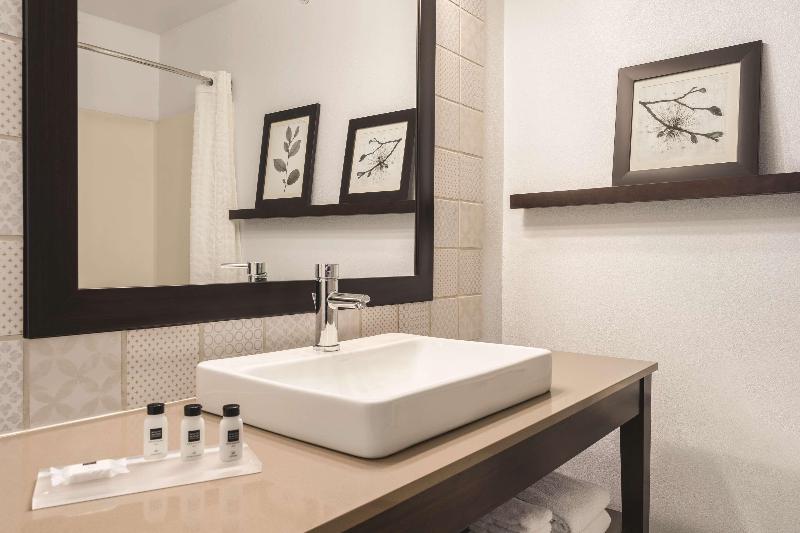 Country Inn Suites By Radisson Big Flats Elmira Ny image