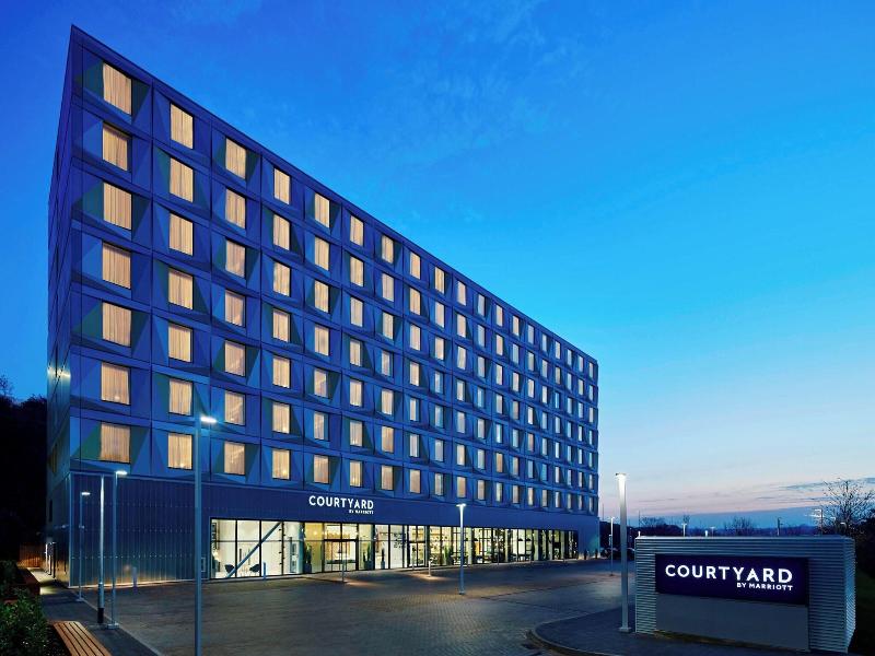 Courtyard Luton Airport image