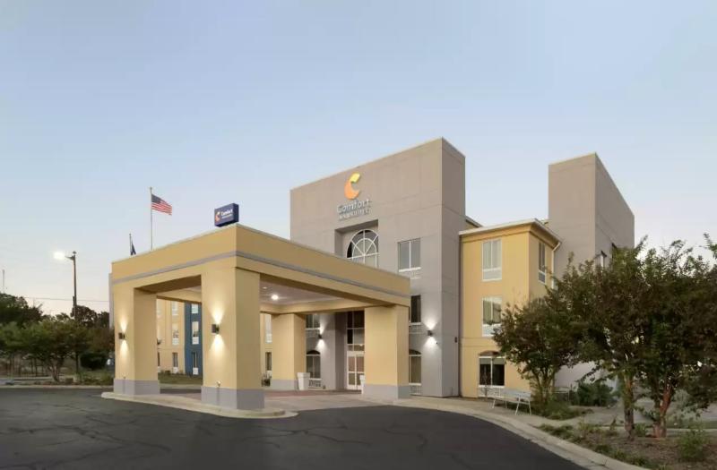 Comfort Inn & Suites Ruston-East image