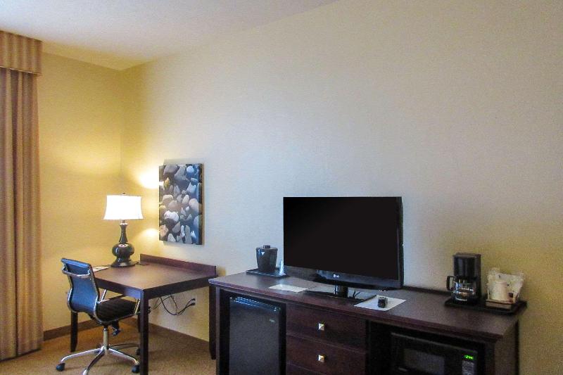 Comfort Inn Suites Dover image