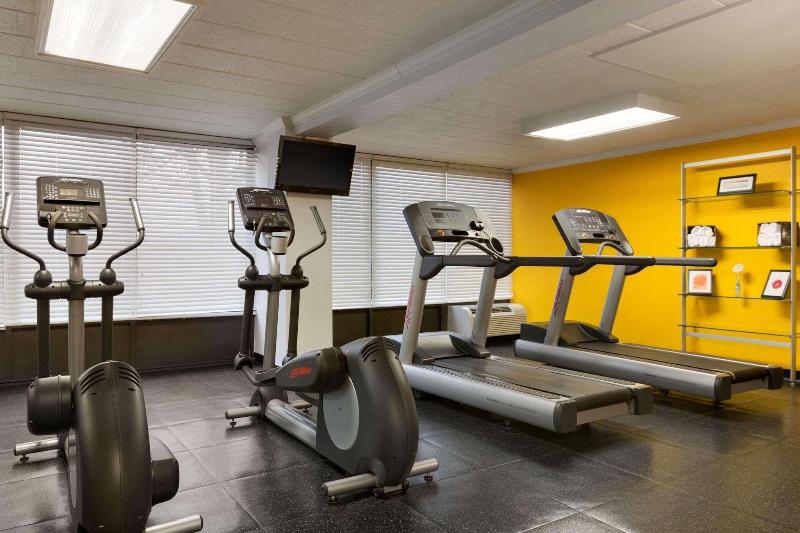Park Inn Sharon Pa image