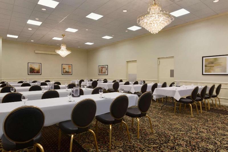 Park Inn Sharon Pa image