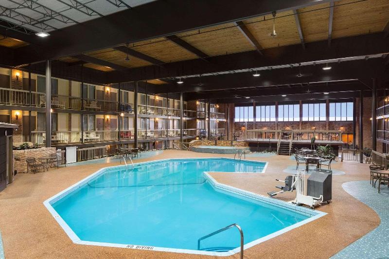 Park Inn Sharon Pa image