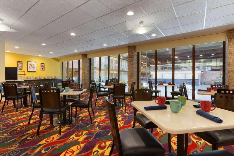 Park Inn Sharon Pa image