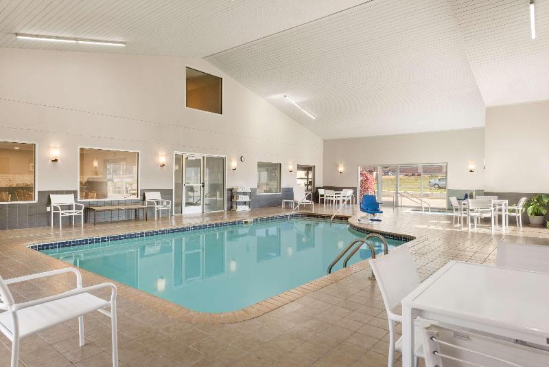 Country Inn Suites By Radisson Platteville Wi image