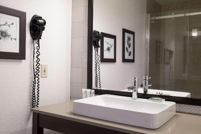 Country Inn Suites By Radisson Platteville Wi image