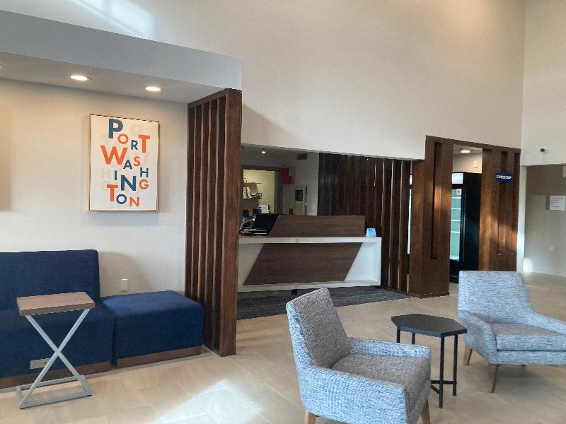 Holiday Inn Express & Suites Port Washington