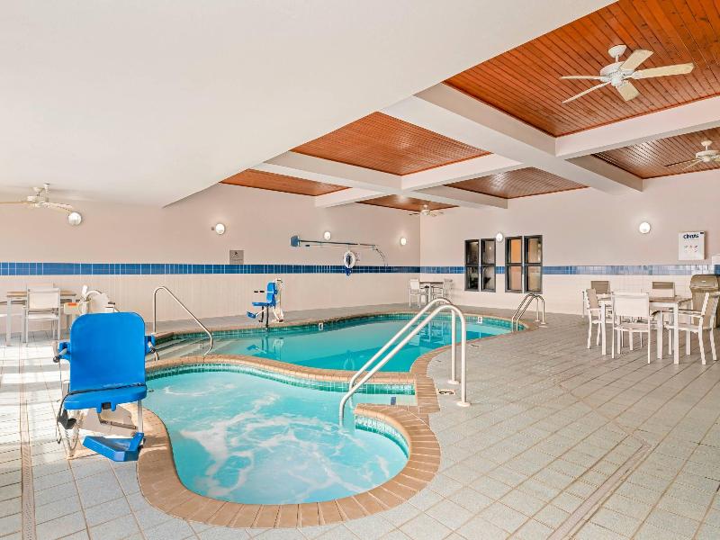 Country Inn Suites By Radisson West Bend Wi image