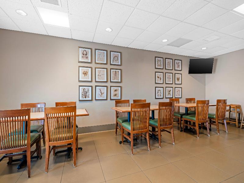 Country Inn Suites By Radisson West Bend Wi image