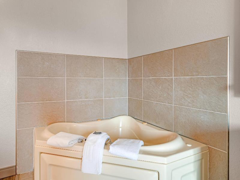 Country Inn Suites By Radisson West Bend Wi image