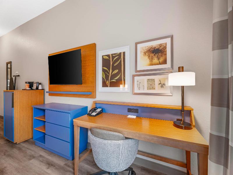 Country Inn Suites By Radisson West Bend Wi image