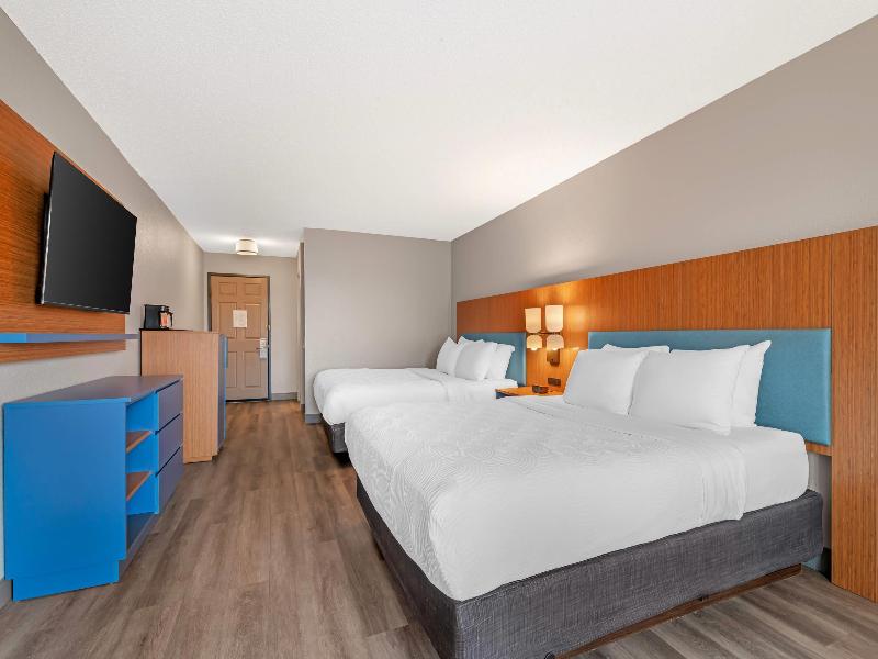 Country Inn Suites By Radisson West Bend Wi image