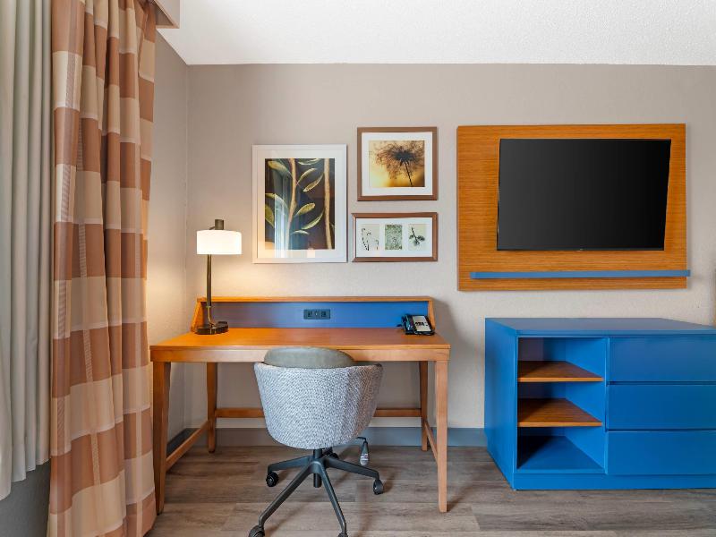 Country Inn Suites By Radisson West Bend Wi image