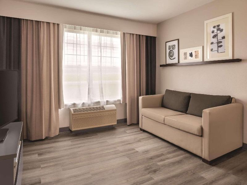 Country Inn Suites By Radisson Cedar Falls Ia image