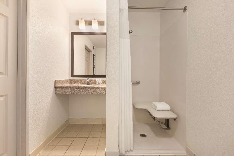 Country Inn Suites By Radisson Willmar Mn image