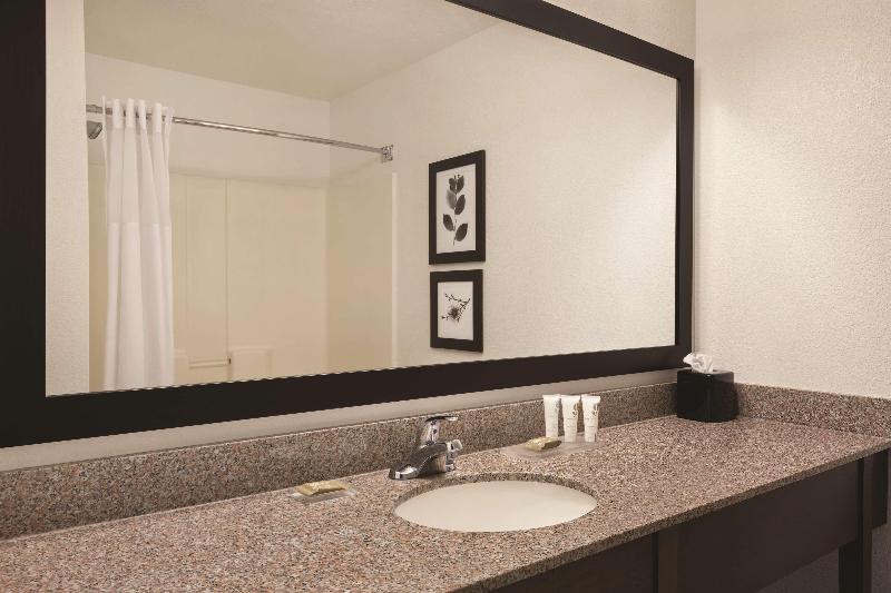 Country Inn Suites By Radisson Willmar Mn image
