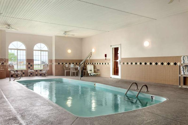 Country Inn Suites By Radisson Nevada Mo
