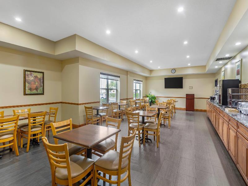 Country Inn & Suites by Radisson, Jacksonville Wes image