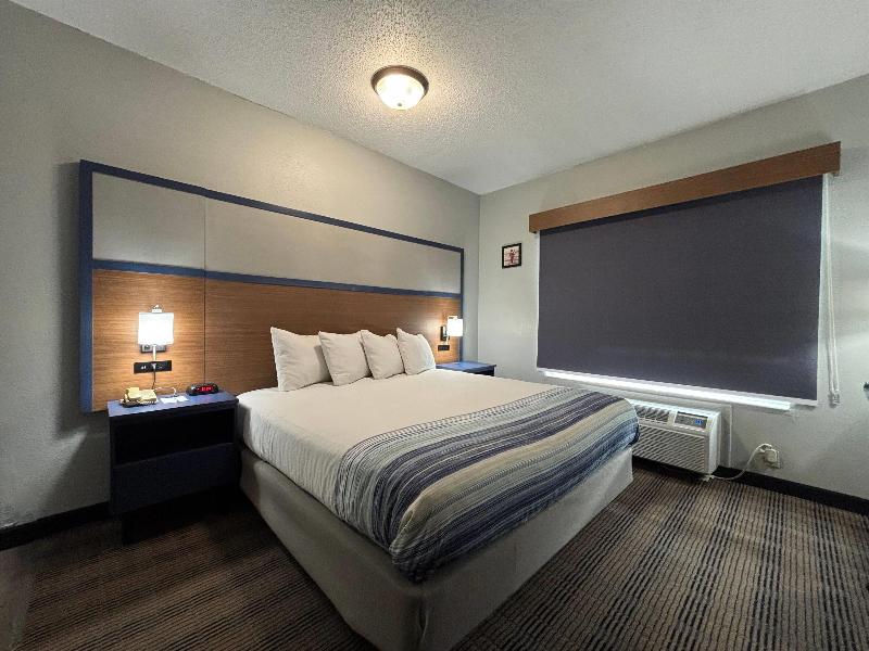 AmericInn by Wyndham Galesburg image