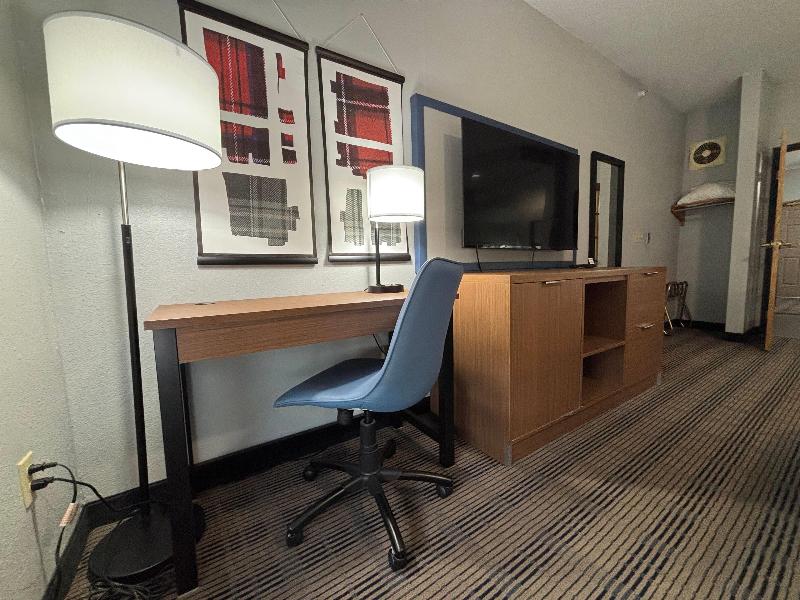 AmericInn by Wyndham Galesburg image