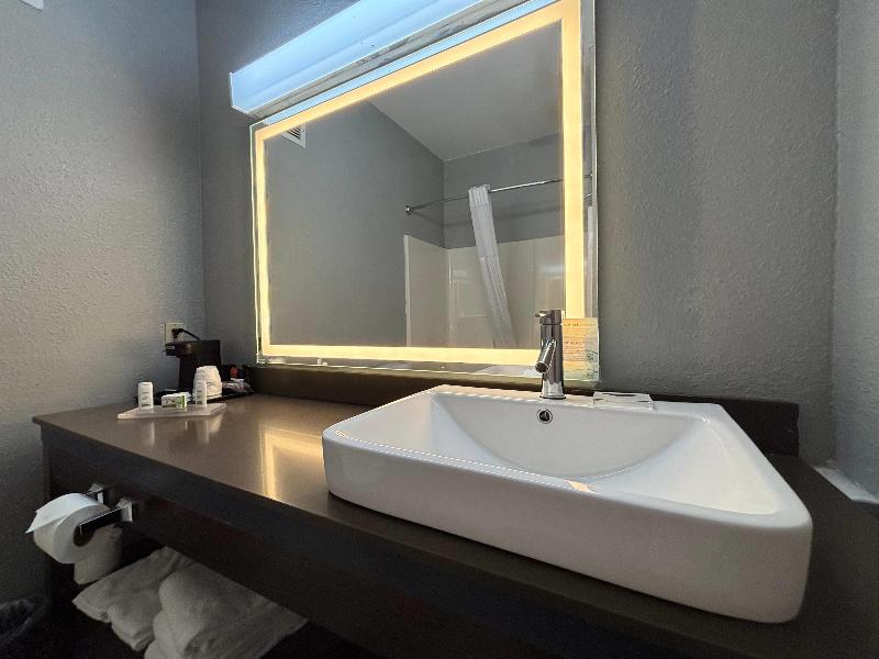 AmericInn by Wyndham Galesburg image