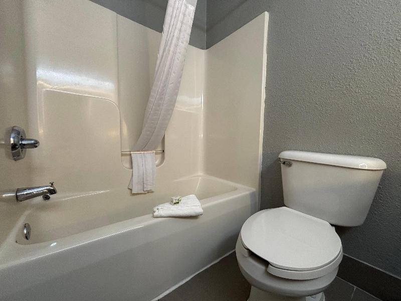 AmericInn by Wyndham Galesburg image