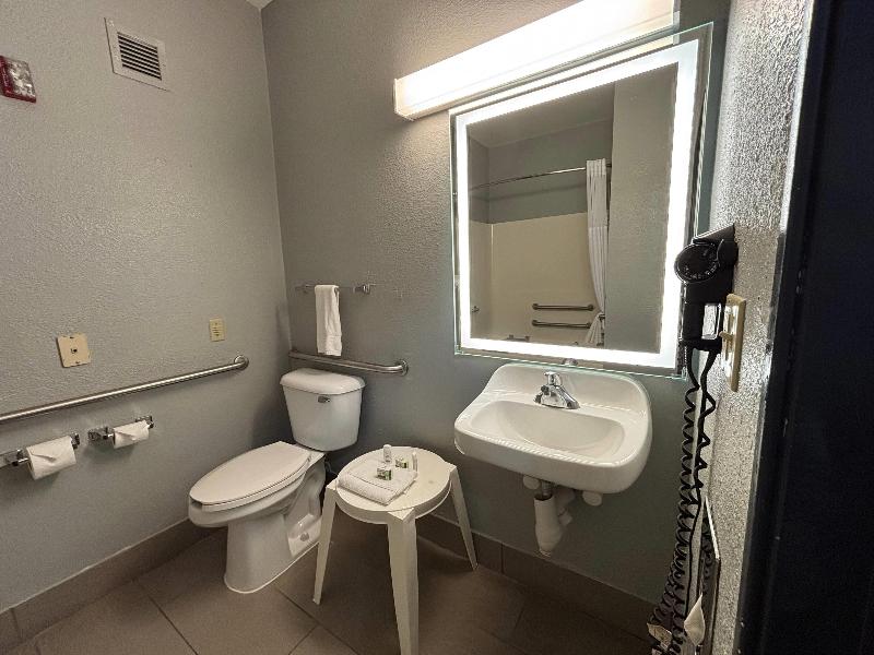 AmericInn by Wyndham Galesburg image