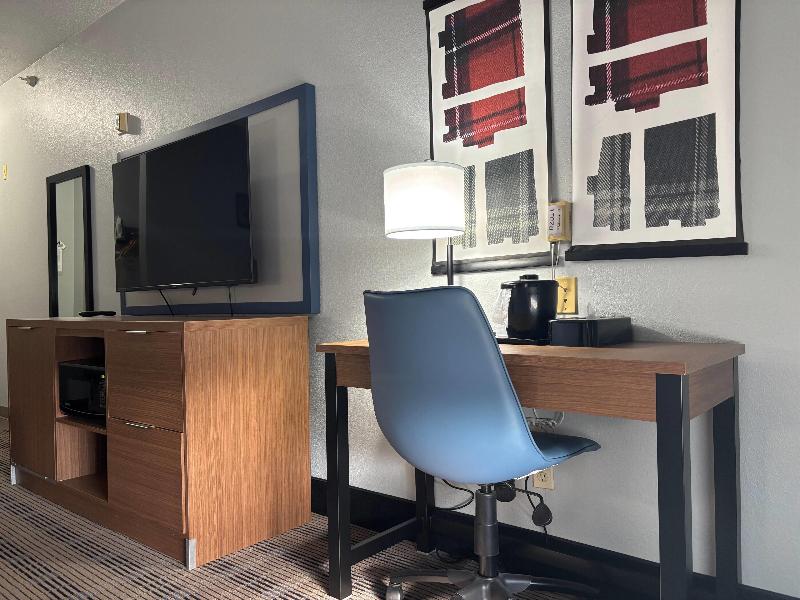 AmericInn by Wyndham Galesburg image